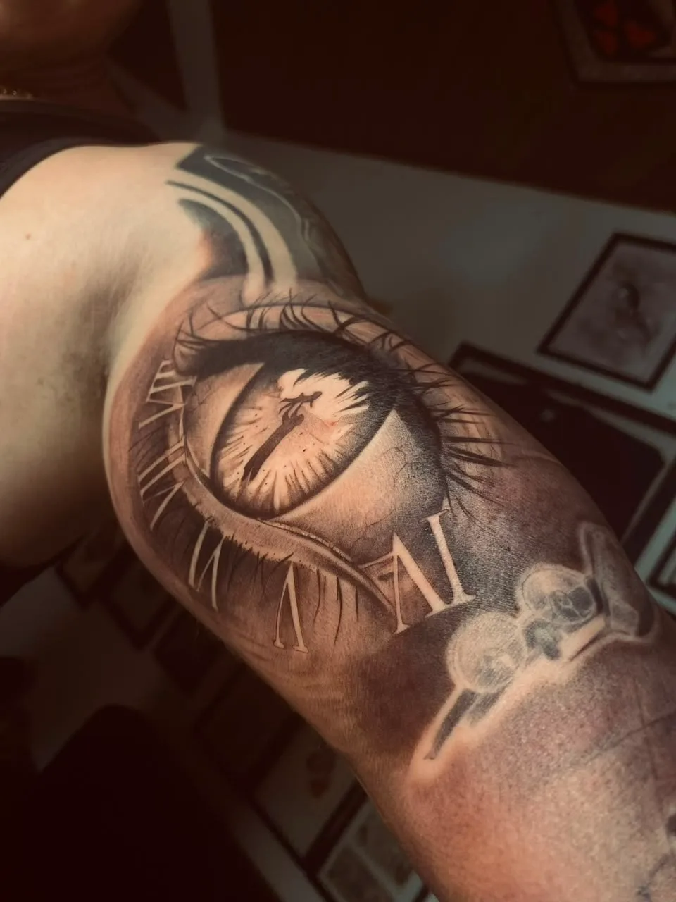 Tatuaje realismo en Brazo — Ojo realista